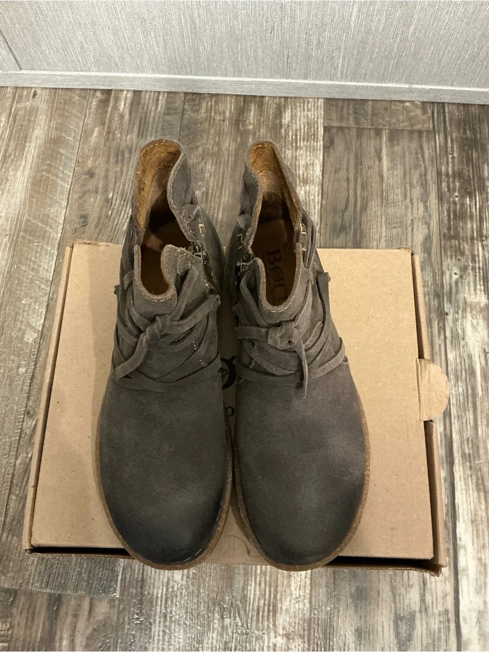 Born Women’s Gray Suede Chukka Boots Size 8